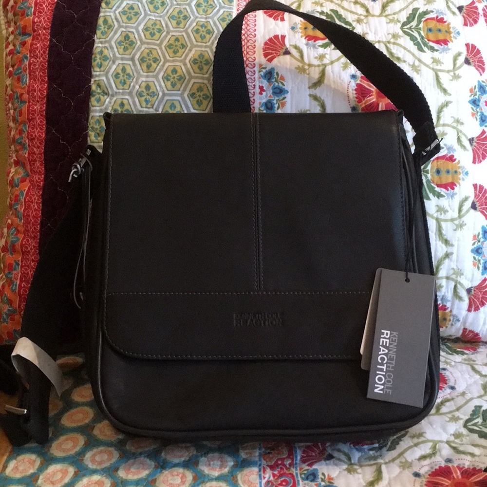 Kenneth Cole REACTION iPad/Tablet Bag - NWT!
